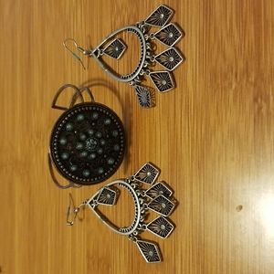 Bracelet and earrings